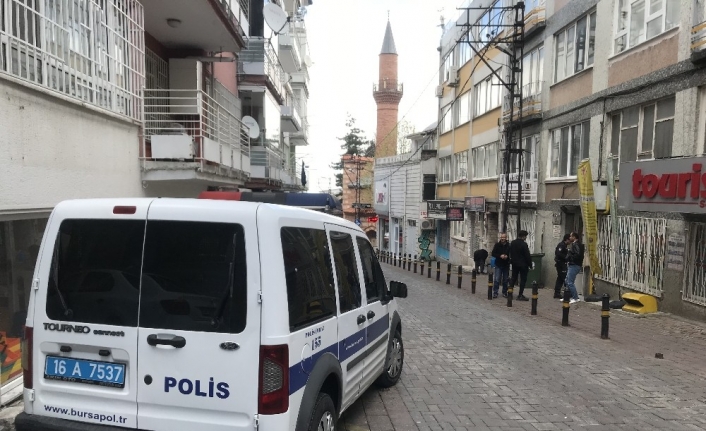 2 gündür haber alamadığı ağabeyini ölü buldu