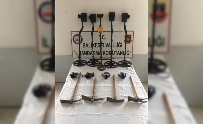 Balıkesir’de kaçak kazı yapan 5 kişi yakalandı