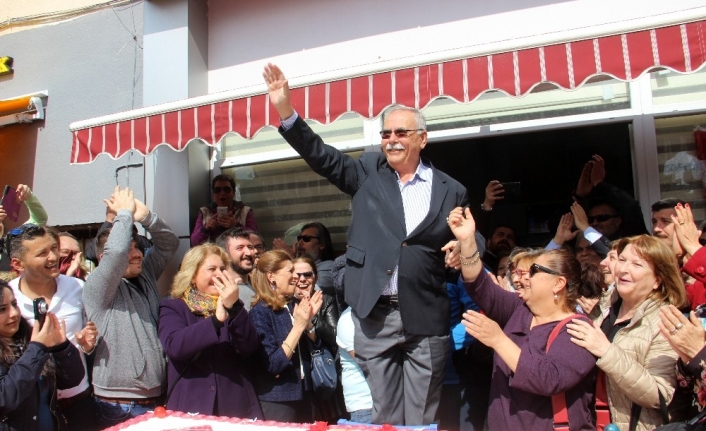Başkan Gökhan hem seçimi hem doğum gününü kutladı