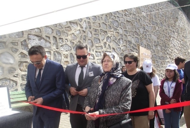 Bilim Fuarı kurdelesini şehit annesi kesti