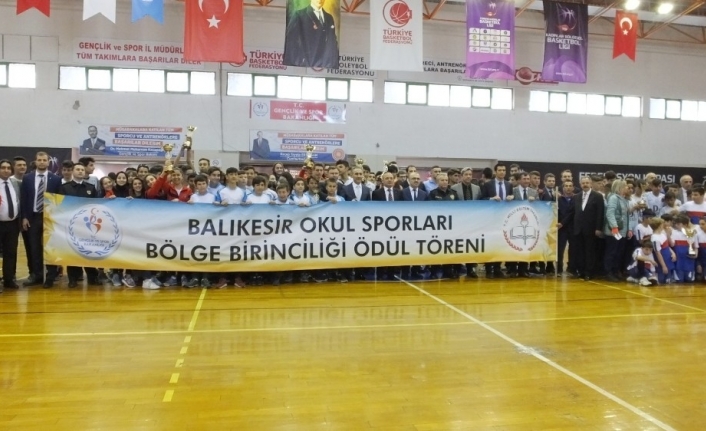 Burhaniye’de Okul Sporları Körfez Bölge Birinciliği ödül töreni yapıldı