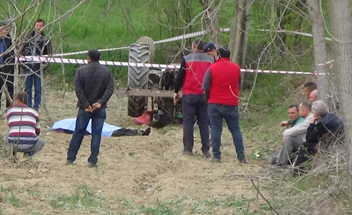 Devrilen traktörün altına kalarak hayatını kaybetti