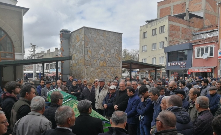 Düğün dönüşü kazada ölen iki kardeş toprağa verildi