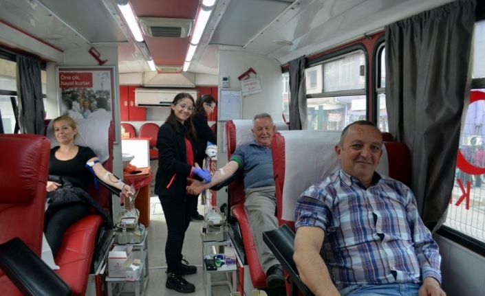 Eğitimcilerden kan bağışı