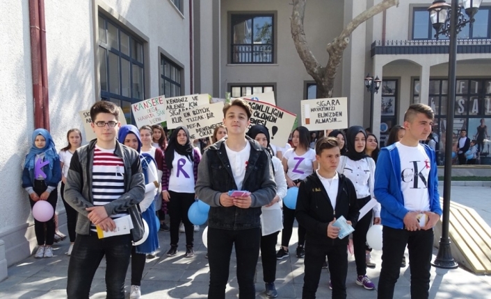 Havran’da liseliler kansere dikkat çekmek için yürüdü