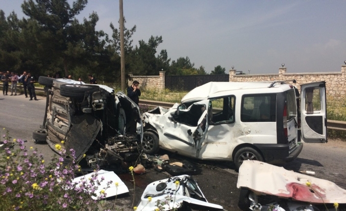 İzmir’de feci kaza: 7 ölü, 1 yaralı