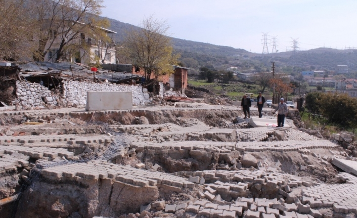 İzmir’de heyelan bölgesinde bekleyiş sürüyor