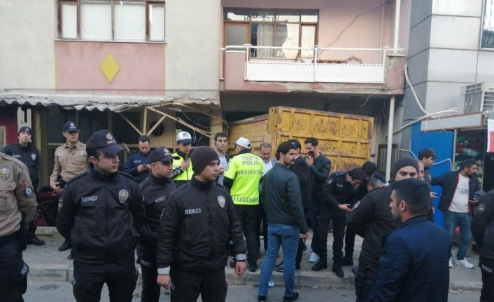 Kahvehaneye dalan kamyonun şoförü tutuklandı