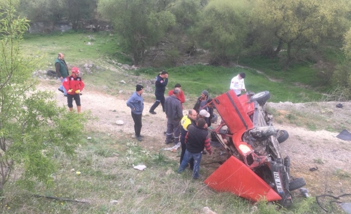 Kepsut yolundaki kazada iki kişi yaralandı