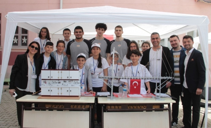 Kırmızı devler okul ziyaretinde