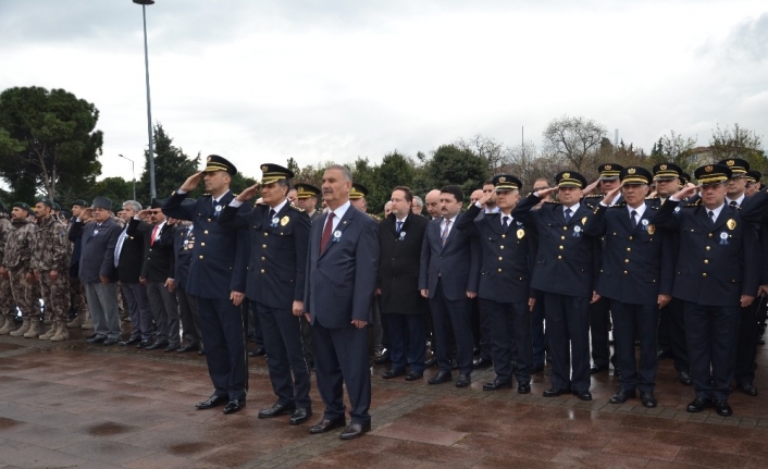 Müdür Zeybek, “Polis teşkilatı kanıyla canıyla demokrasinin yanında”