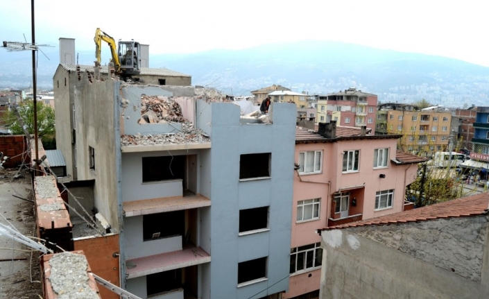 Osmangazi’de riskli bölgede yıkımlar devam ediyor