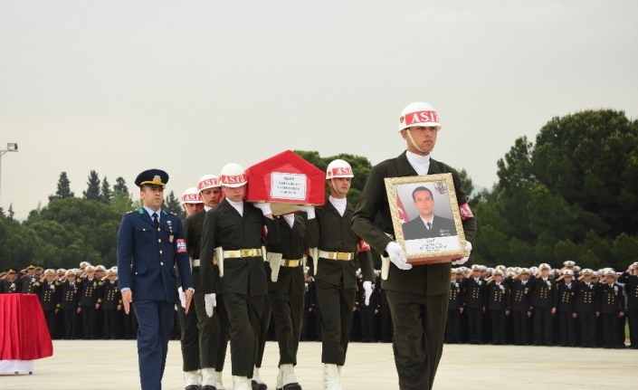 Patlamada şehit olan Astsubay Bulut’a silah arkadaşlarından veda