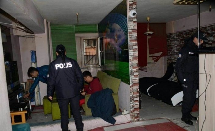 Polis servis araçlarını denetledi