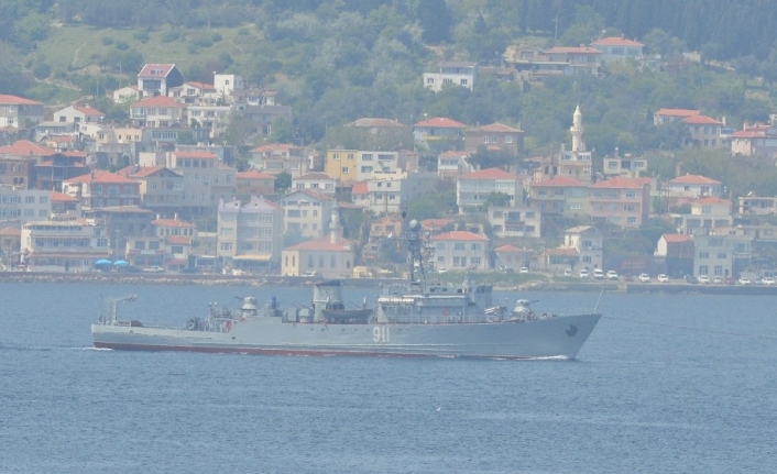 Rus Donanmasına ait arızalı gemi boğazdan geçti