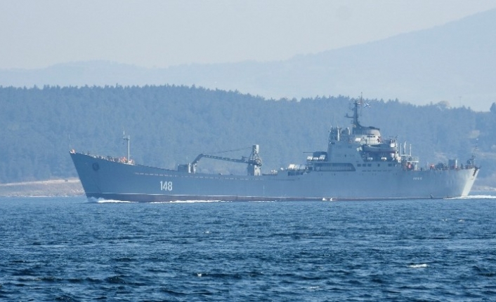Rus savaş gemisi Çanakkale Boğazı’ndan geçti