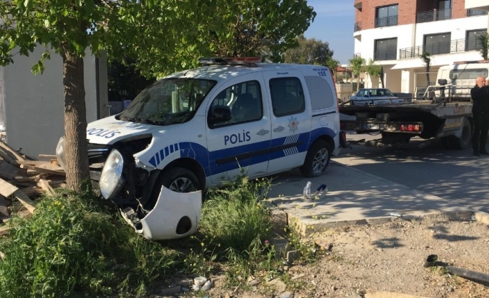 Servis minibüsü polis aracına çarptı: 1 ölü, 2’si polis 3 yaralı