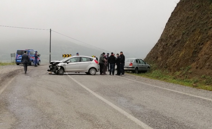 Sındırgı’da yağmurla gelen kaza: 5 yaralı