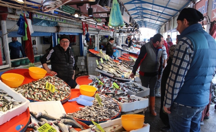 Tezgahlarda balık çeşitliliği arttı, fiyat düştü