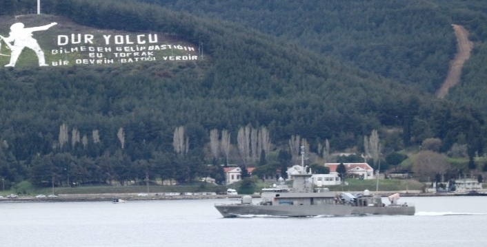 Yunan savaş gemisi Çanakkale Boğazı’ndan geçti