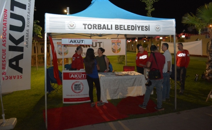 AKUT gönüllüleri, Torbalı’da stant açtı