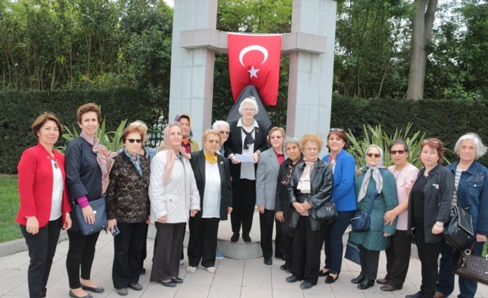 Anneler Derneği Zübeyde Hanım’ın büstünü yeniledi