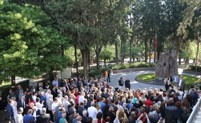 Anneler Günü’nde Zübeyde Ana’ya koştular