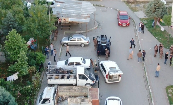 Bin polisli uyuşturucu operasyonu drone ile böyle görüntülendi
