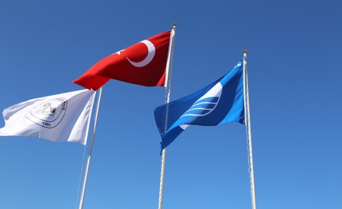 Burhaniye Ören Plajında mavi bayrak dalgalanıyor