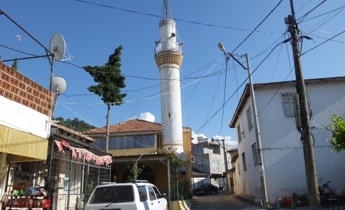 Burhaniye’de Yalçın çifti minare tamiri ile ekmeğini kazanıyor