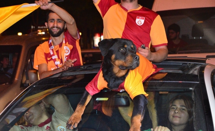 Bursa sokaklarında Galatasaray şampiyonluğu kutlandı
