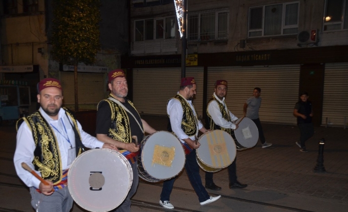 Bursa’da ramazan davulcuları ilk mesaisine başladı