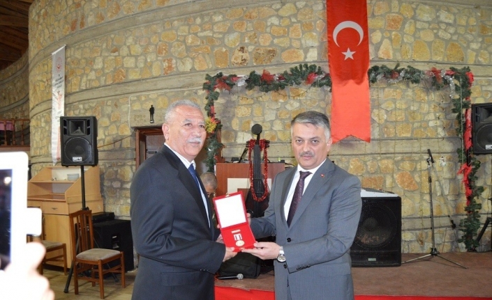 Edremit ilçesinde 46 Kıbrıs gazisine "Milli Mücadele Madalyası ve Beratı" verildi