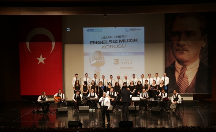 Engelleri müzikle aşıyorlar