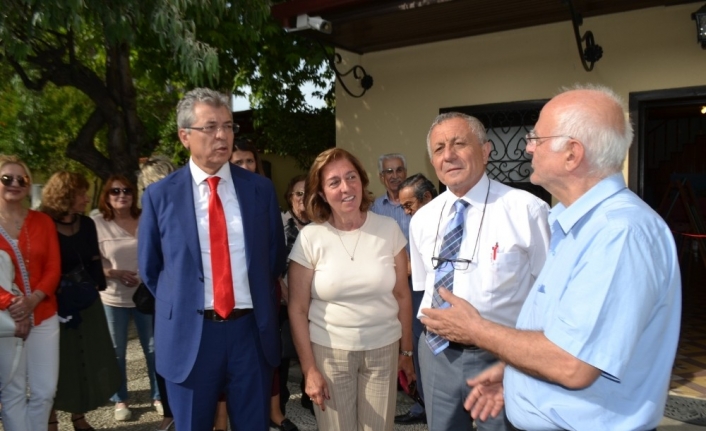 Eşi fotoğrafını çekti, kendi resmini yaptı