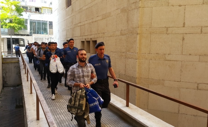 FETÖ şüphelisi 42 asker hakim karşısında