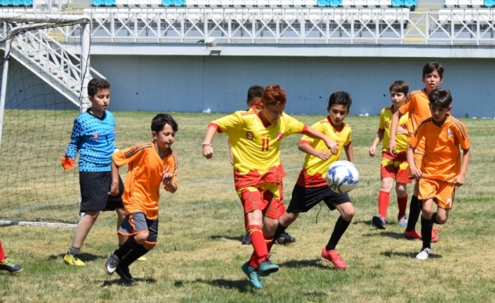 Futbol yıldızlarda şampiyon Karamehmet Ortaokulu