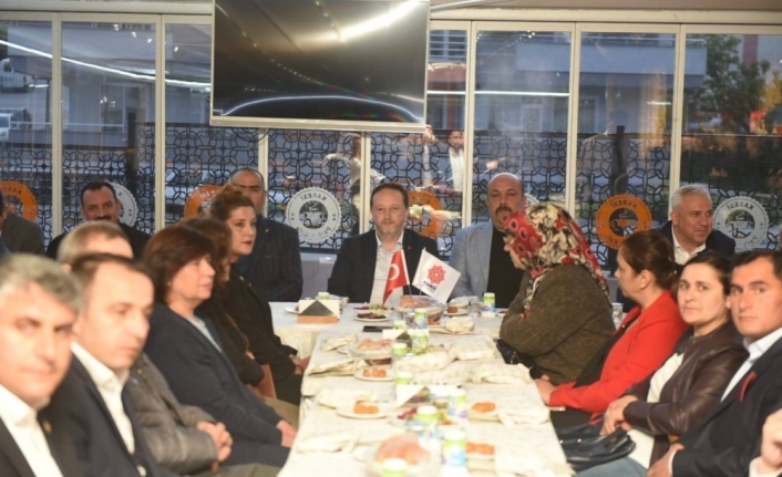 Karesi’nin muhtar ve meclis üyeleri iftarda buluştu