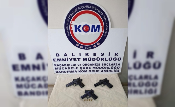 Kargo paketinden silah çıktı