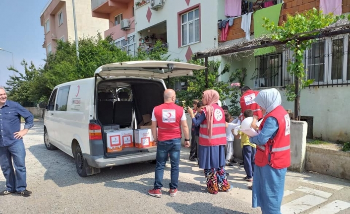 Kızılay ihtiyaç sahiplerinin yüzünü güldürüyor