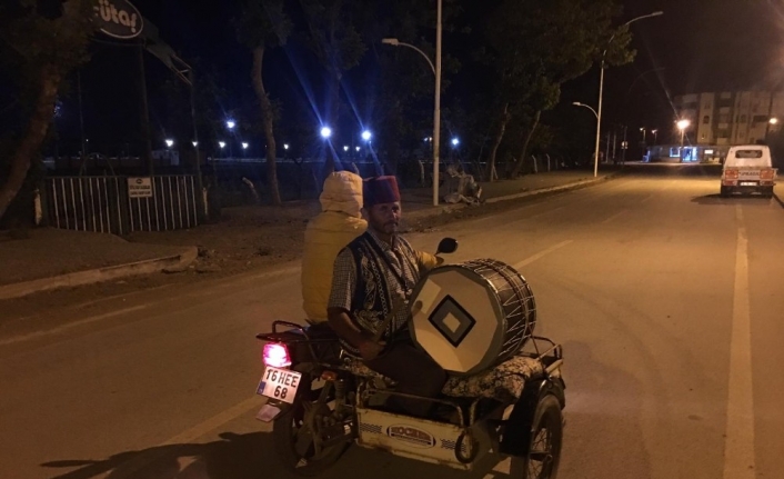 Motosikletli ramazan davulcusu