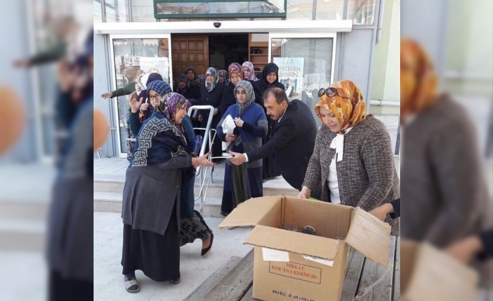 Mübarek günde annelere anlamlı hediye