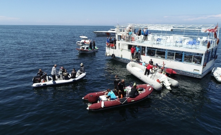 Marmara’da suyun altında nefes kesen yarış