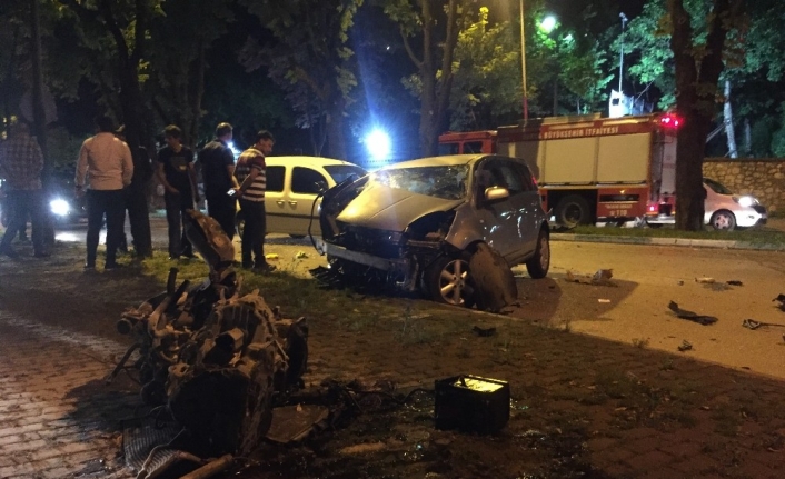 Sahur yolunda feci kaza... Ön camdan fırlayan sürücü ağır yaralı