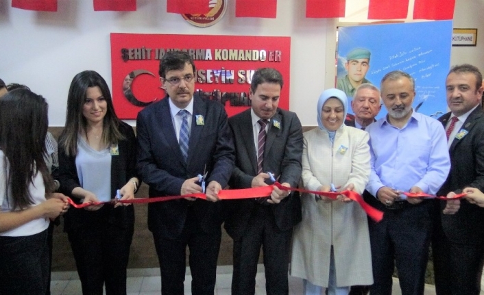Şehit babası için okula kütüphane açtı
