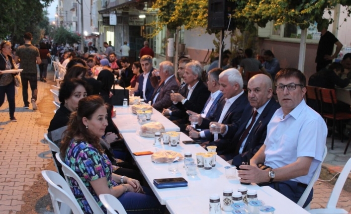 Vali Yazıcı Susurluk’ta vatandaşlarla iftarda buluştu