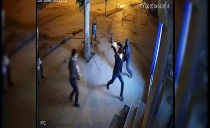 1 dakikada 100 bin liralık vurgun..Taşlı, maskeli hırsızlar güvenlik kamerasında