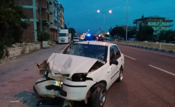 Aliağa’da 3 araç kaza yaptı: 2 yaralı