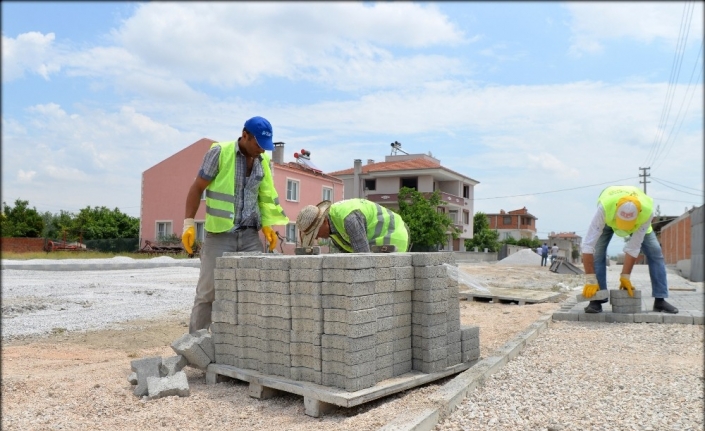 Altıeylül’de yol çalışmaları devam ediyor