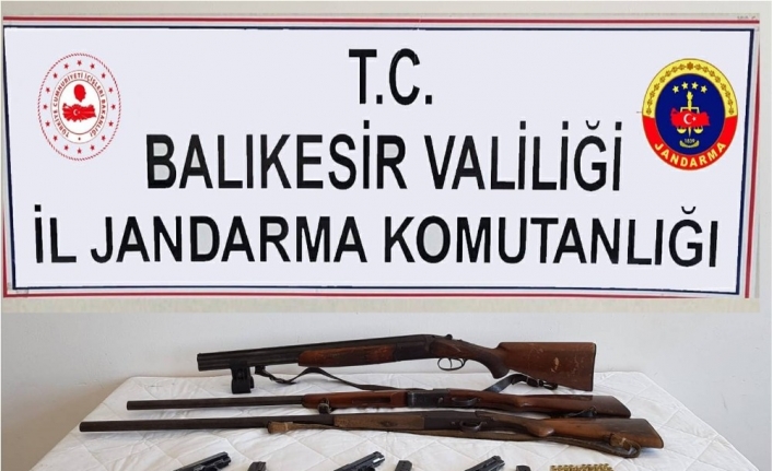 Balıkesir’de jandarmadan silah operasyonu